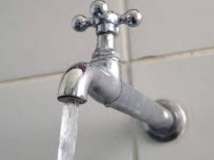 Abastecimento de &aacute;gua suspenso em 36 bairros do Recife para manuten&ccedil;&atilde;o emergencial da Compesa 