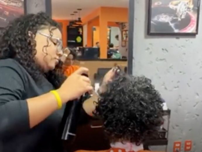 Cabelos cacheados ganham dicas de cuidados em quadro de beleza no "Agenda"