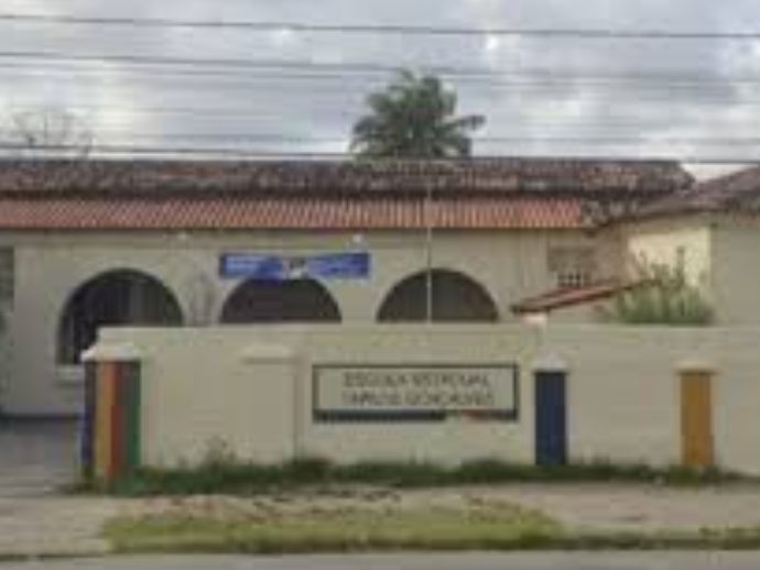 Homem &eacute; preso suspeito de abusar adolescente em escola de Olinda