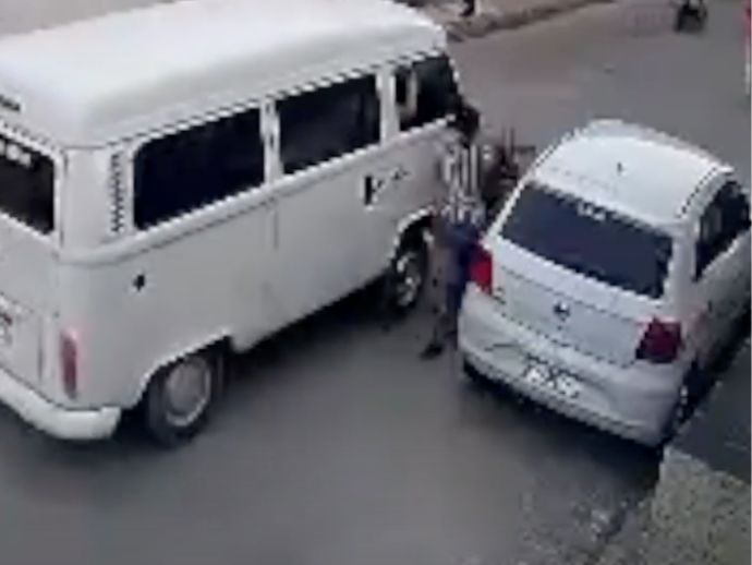 Mulher é atropelada por Kombi em Vitória de Santo Antão