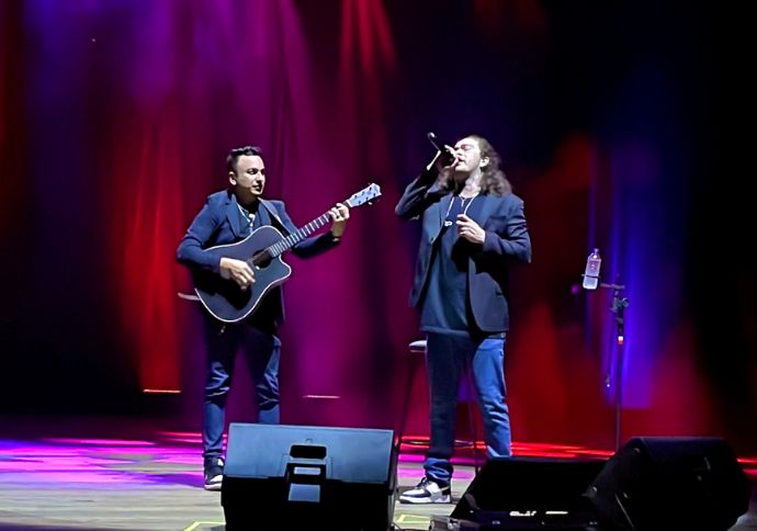 Whindersson Nunes leva milhares de pessoas ao Teatro Guararapes