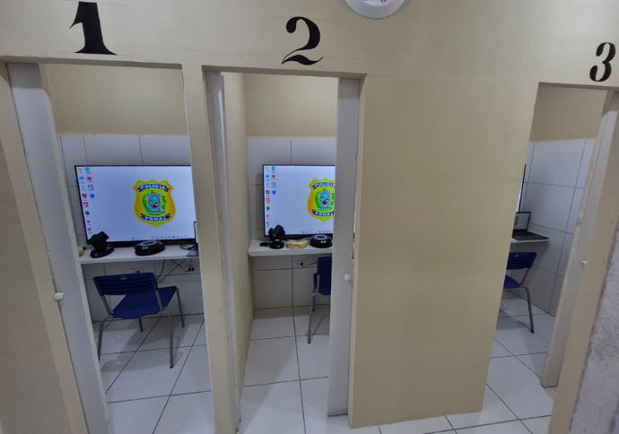 Secretaria de Administra&ccedil;&atilde;o Penitenci&aacute;ria amplia espa&ccedil;os de videoconfer&ecirc;ncia para audi&ecirc;ncias em unidade do Agreste 
