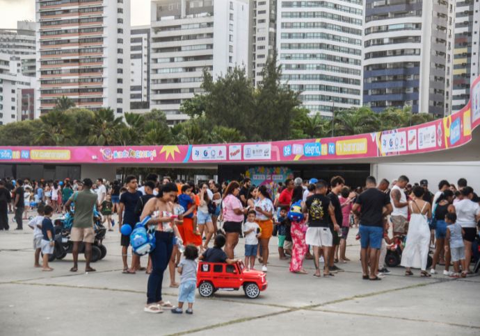 Festa da TV Guararapes RECORD para a crian&ccedil;ada lotou o Parque Dona Lindu
