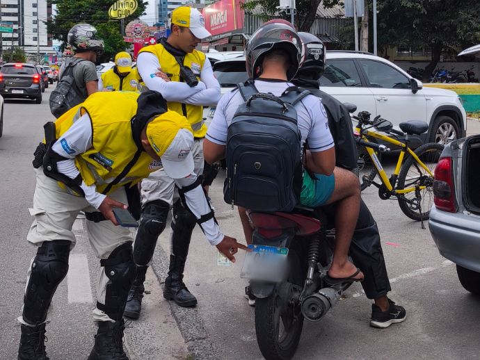 Abordagem do Ronda no Bairro Resulta em Apreens&atilde;o de Drogas e Balan&ccedil;a em Macei&oacute;