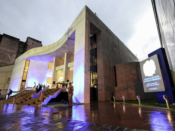 Assembleia Legislativa de Pernambuco oferece 15 mil atendimentos gratuitos em a&ccedil;&atilde;o de sa&uacute;de e cidadania