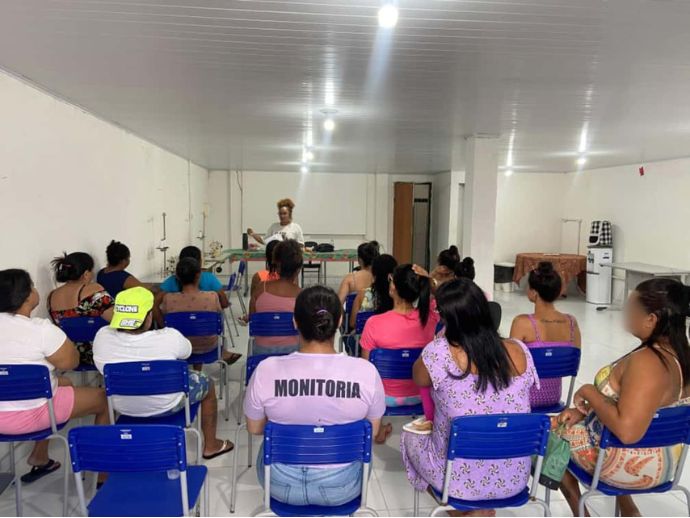 Internas da col&ocirc;nia penal de Abreu e Lima participam de curso de corte, costura e sublima&ccedil;&atilde;o