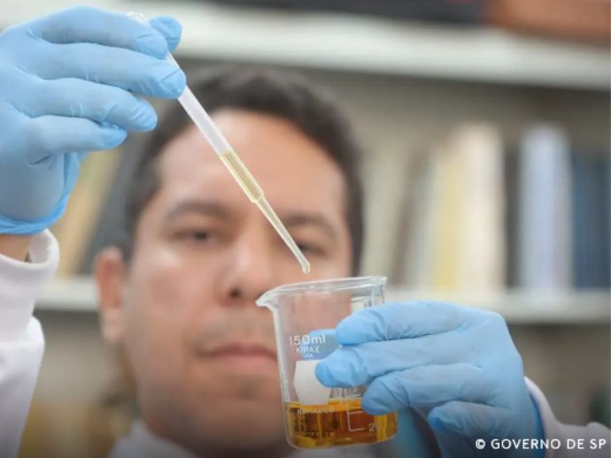 Metanol: crise completa um m&ecirc;s com alerta para falsifica&ccedil;&atilde;o de bebidas