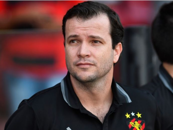 Daniel Paulista deixa o comando t&eacute;cnico do Sport Clube do Recife