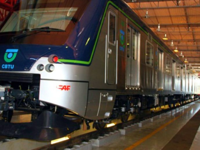 Metrovi&aacute;rios entram em greve por tempo indeterminado nesta segunda-feira (03)