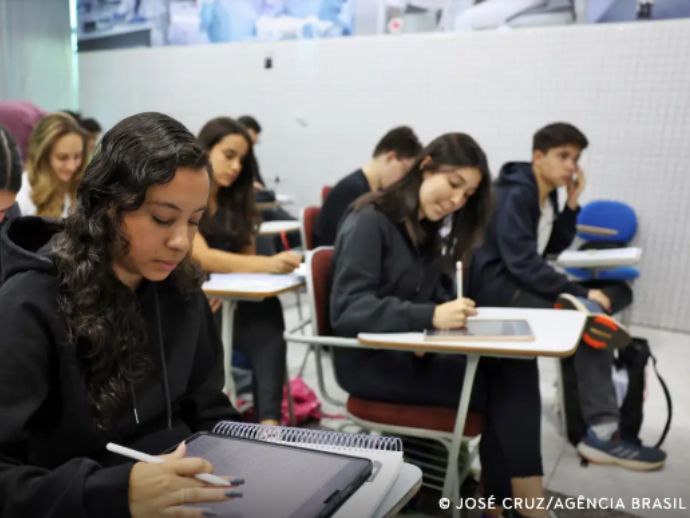 Conhe&ccedil;a as regras para a prova de reda&ccedil;&atilde;o do Enem 2025 no domingo