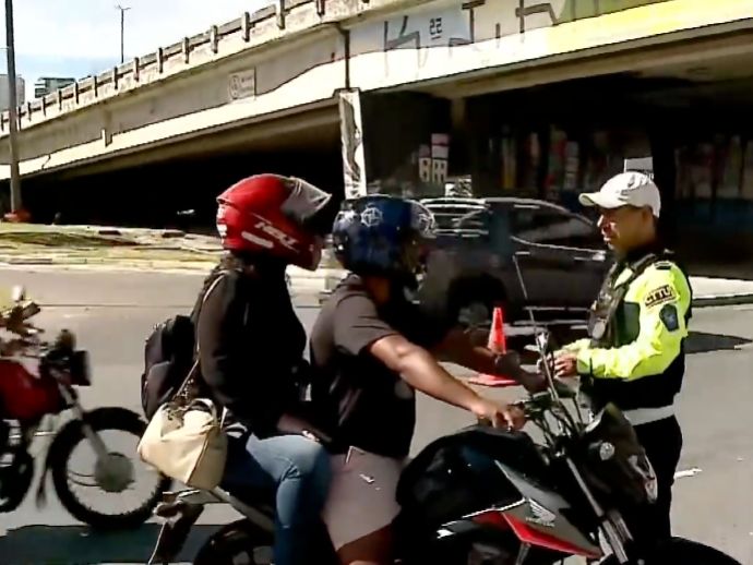 Recife realiza blitz educativa em memória das vítimas de trânsito