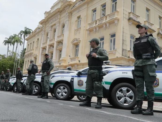 Pernambuco vai contratar mais 7 mil policiais até 2026