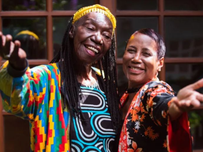 Lia de Itamarac&aacute; e Da&uacute;de fazem ensaio aberto de show in&eacute;dito no Litoral Norte