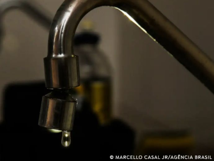 Brasil perde 6 mil piscinas de &aacute;gua tratada por dia, diz estudo