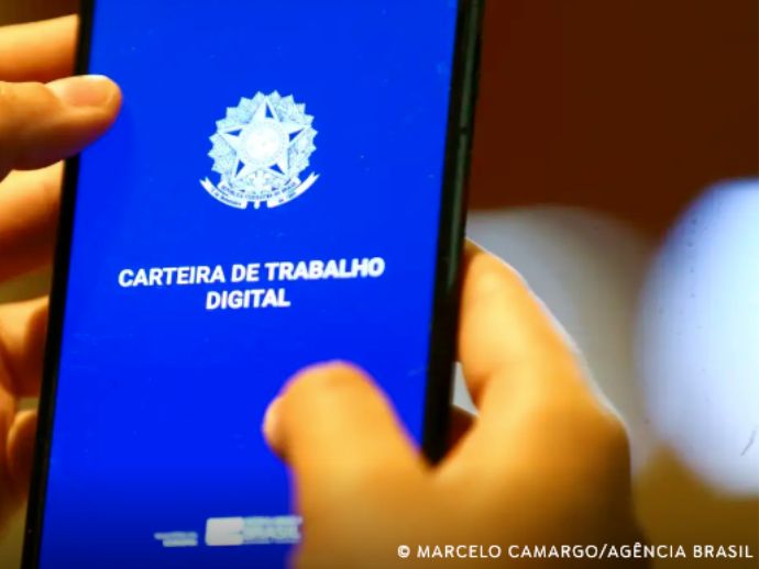 Taxa de desemprego cai para 5,4%, a menor desde 2012