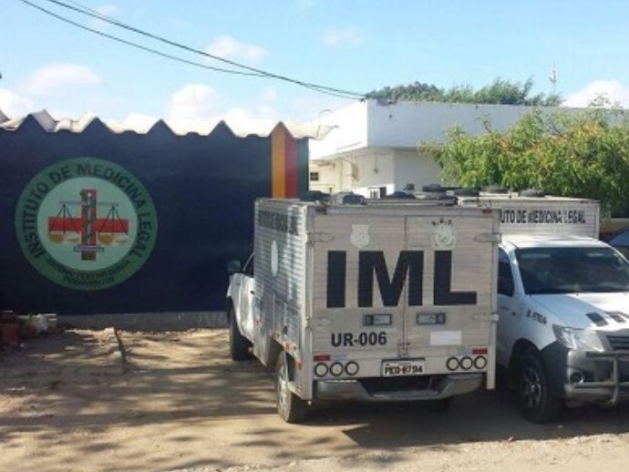 Em Petrolina, homem &eacute; encontrado morto com m&atilde;os amarradas ao lado de motocicleta carbonizada