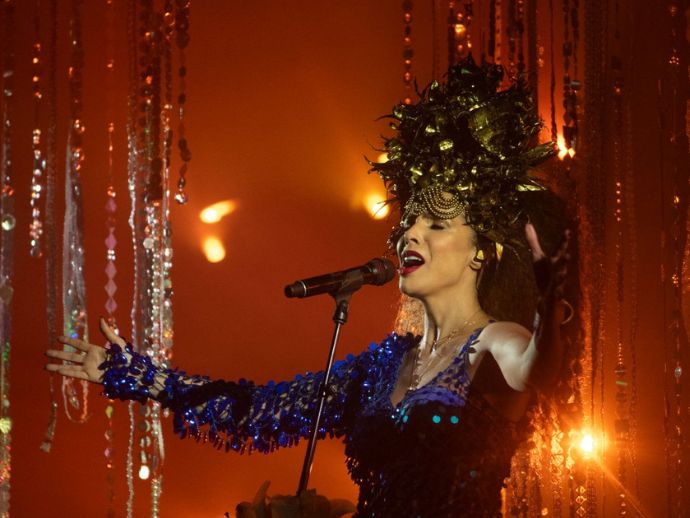 Vanessa da Mata chega ao Recife com a turnê “Todas Elas” no Teatro Guararapes