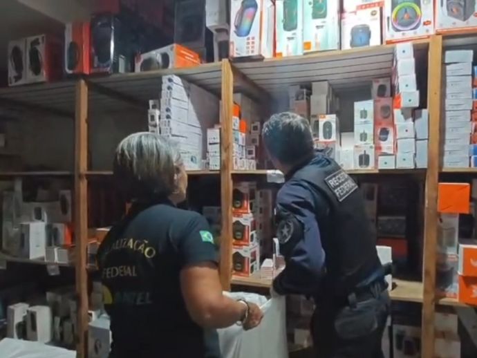 Receita Federal apreende cerca de R$ 4 milh&otilde;es em eletr&ocirc;nicos falsificados no Recife