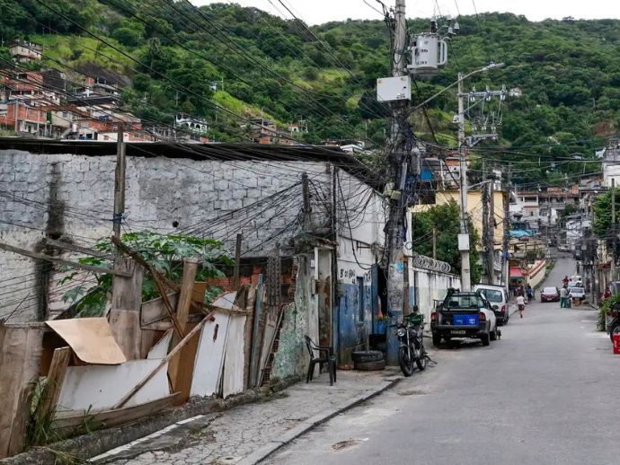 Dois em cada tr&ecirc;s habitantes de favela moram em vias sem &aacute;rvores