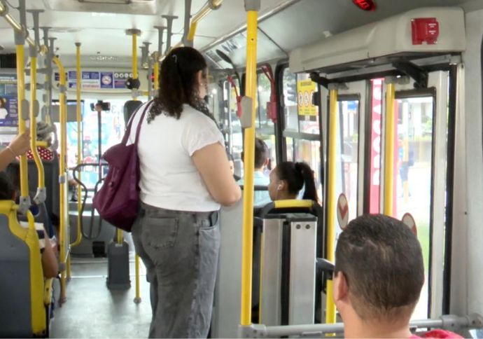 Transporte p&uacute;blico: Usu&aacute;rios alertam para a falta de investimentos, longas esperas e superlota&ccedil;&atilde;o