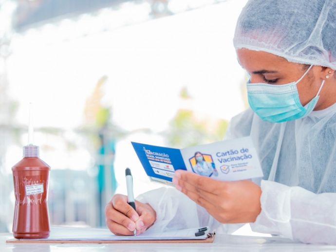 SMS orienta viajantes a manter vacina&ccedil;&atilde;o em dia antes do embarque