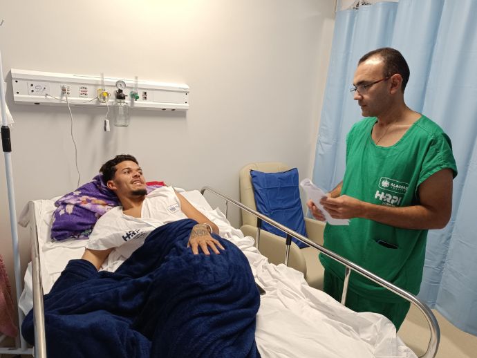 Hospital Regional de Palmeira dos &Iacute;ndios inicia atendimentos e realiza primeira cirurgia ortop&eacute;dica