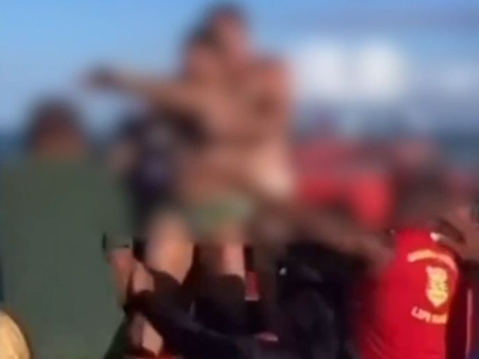 Casal de turistas s&atilde;o espancados ap&oacute;s discuss&atilde;o por cobran&ccedil;a de cadeiras em Porto de Galinhas