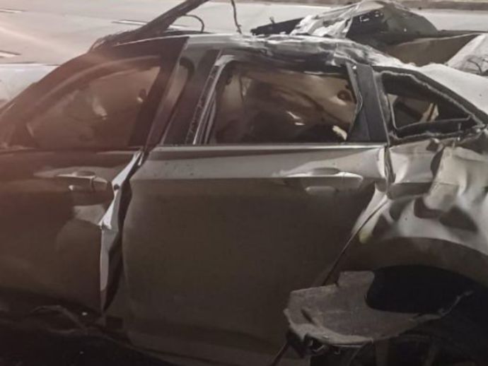 Carro capota e se arrasta por 120 metros na BR-232; duas pessoas ficam feridas