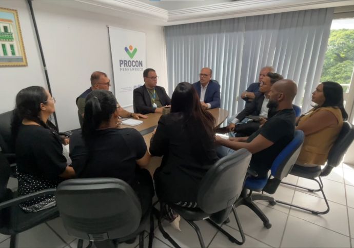 Procon-PE discute medidas para padronizar servi&ccedil;os em barracas de Porto de Galinhas