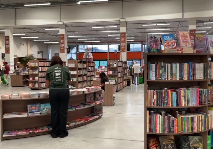 Escolas n&atilde;o podem exigir itens de uso coletivo nem impor onde comprar materiais, alerta Procon