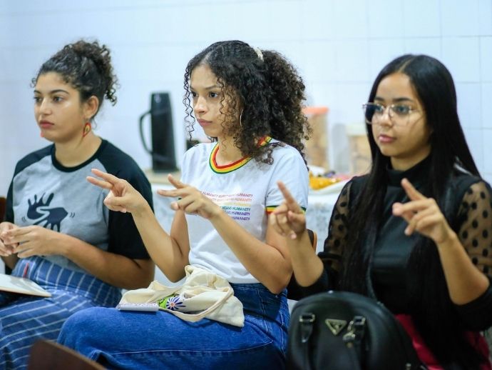 Seduc abre 240 vagas para curso gratuito de Libras em Alagoas