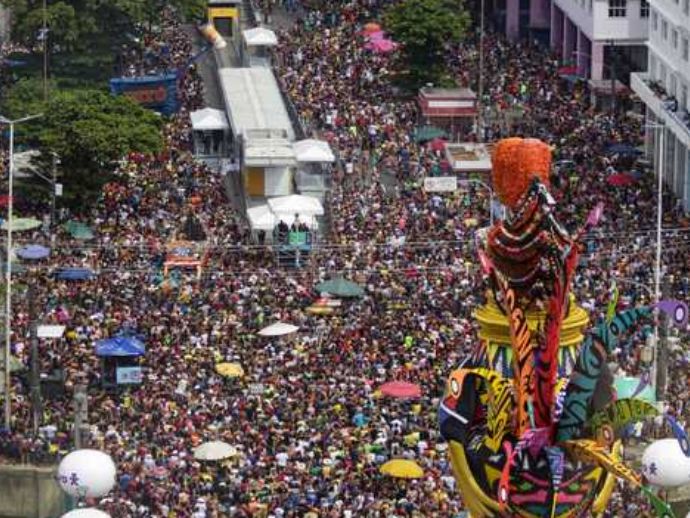 For&ccedil;as de seguran&ccedil;a realizam vistoria no percurso do Galo da Madrugada no Recife