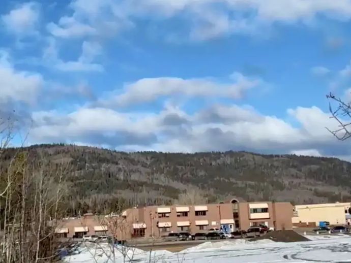 Ataque a tiros em escola no Canad&aacute; deixa 10 mortos