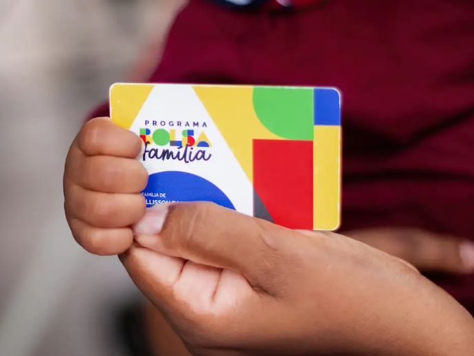 Caixa come&ccedil;a hoje a pagar Bolsa Fam&iacute;lia de fevereiro