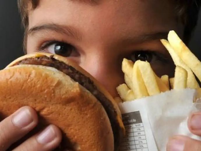 Uma em cada cinco crian&ccedil;as e adolescentes tem sobrepeso ou obesidade