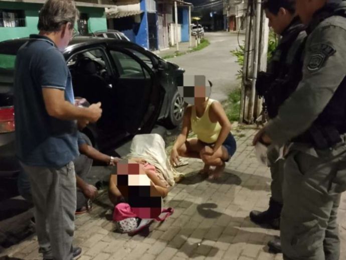 Policiais Militares auxiliam parto de emerg&ecirc;ncia em via p&uacute;blica no Recife