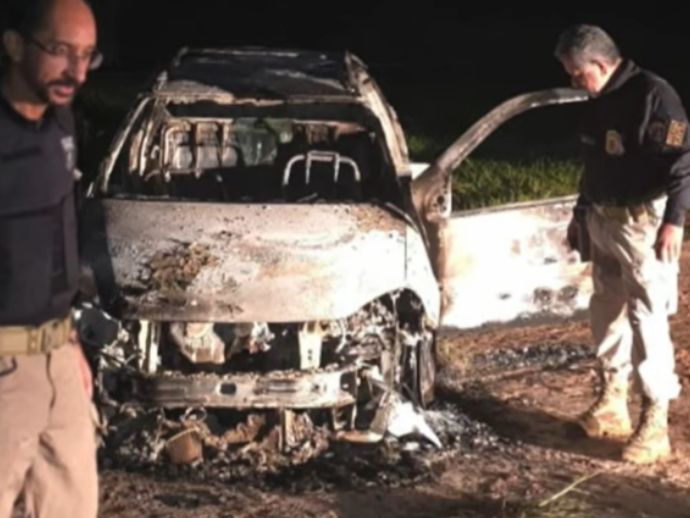 Seis homens s&atilde;o presos ap&oacute;s matar rival e carbonizar corpo dentro de carro em Moreno