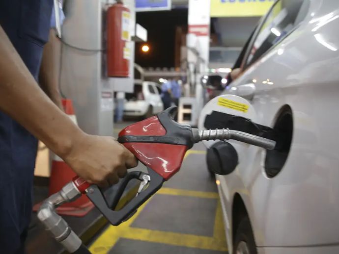 Governo pede ao Cade para investigar aumento dos combust&iacute;veis
