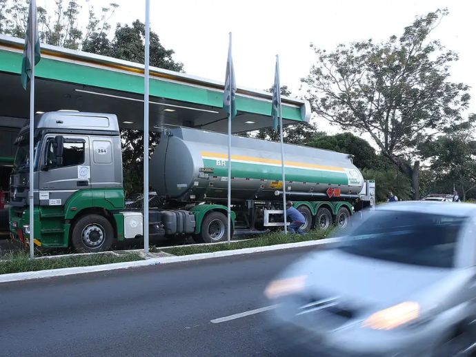 Mais de 80% dos estados aderem a subs&iacute;dio a diesel importado