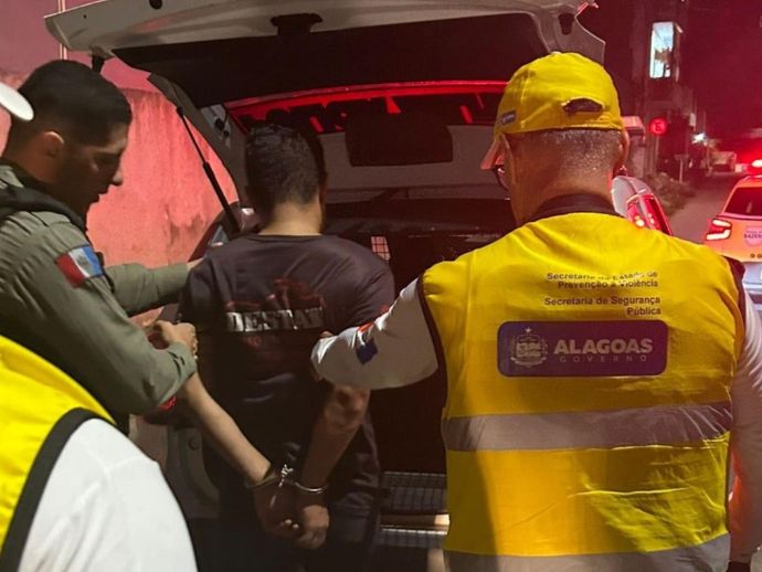 Ronda no Bairro prende homem suspeito de amea&ccedil;ar matar o pai no Jacintinho