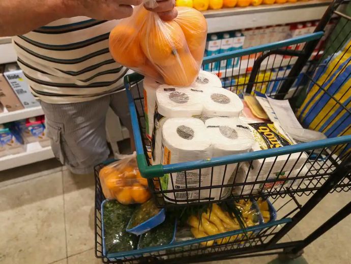 Cesta b&aacute;sica fica mais cara em todas as capitais brasileiras em mar&ccedil;o
