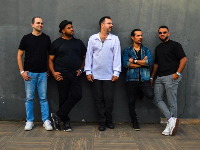 Tributo &agrave; Legi&atilde;o Urbana anima p&uacute;blico no Garden neste s&aacute;bado com show gratuito