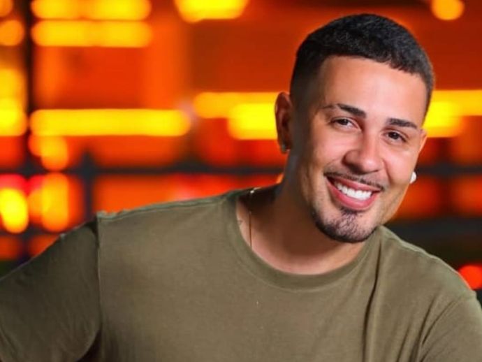 Carlinhos Maia &eacute; multado em R$ 1 milh&atilde;o por v&iacute;deo com aves em Noronha