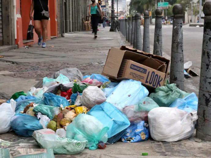 C&acirc;mara aprova multa para quem descartar lixo em vias p&uacute;blicas