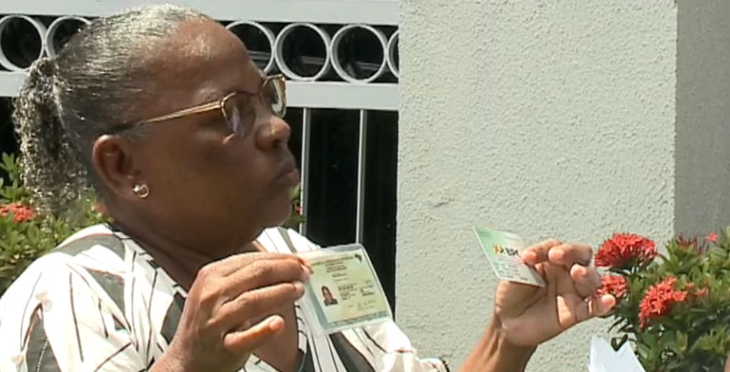 Idosa de 69 anos &eacute; dada como morta pelo INSS e tem benef&iacute;cio cortado