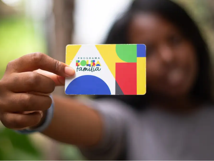 Caixa paga Bolsa Fam&iacute;lia a benefici&aacute;rios  com NIS de final 7