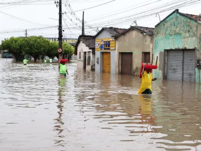 Saiba onde realizar doa&ccedil;&otilde;es para ajudar fam&iacute;lias atingidas pelas chuvas em Pernambuco