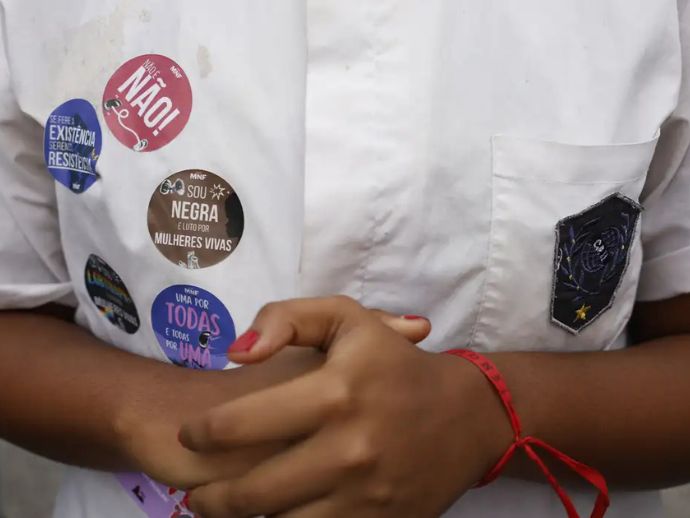 Quase 50% das mulheres maiores de 16 anos sofreram ass&eacute;dio em 2025