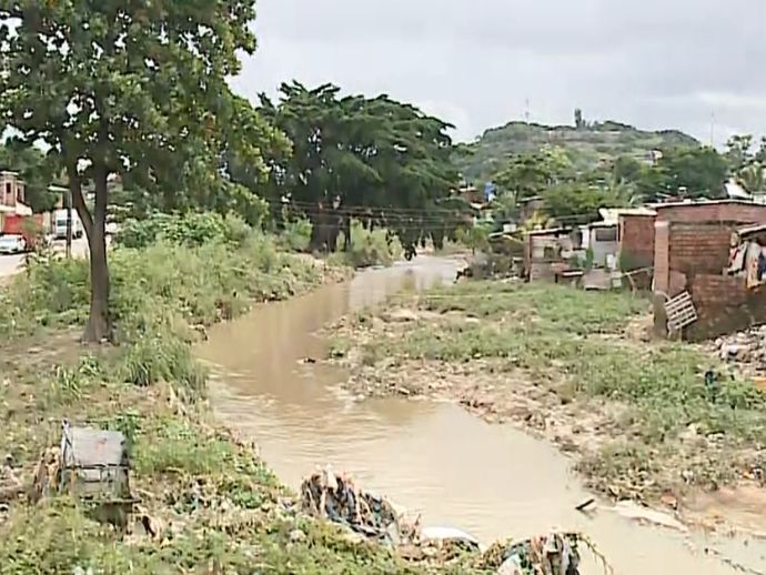 Governo faz for&ccedil;a tarefa para limpar o rio Beberibe e evitar inunda&ccedil;&otilde;es durante chuvas