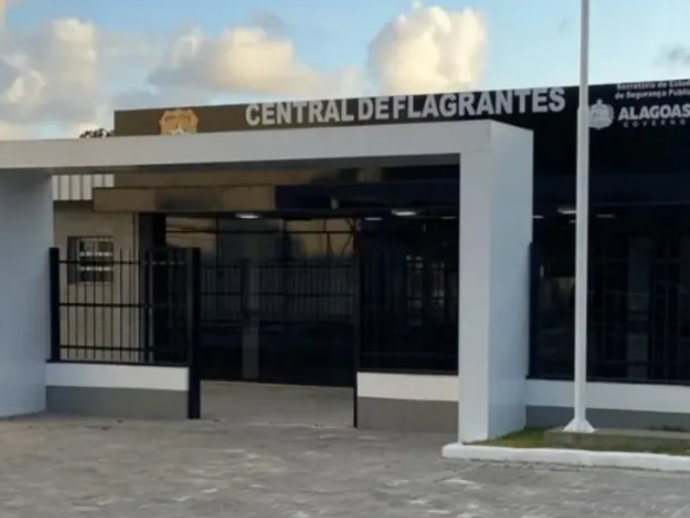 Suspeito de invadir empresa pelo telhado &eacute; preso com notebooks furtados em Macei&oacute;